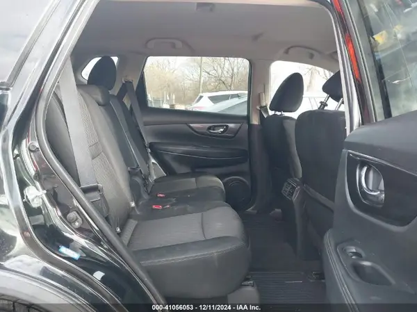 KNMAT2MT7HP606779 2017 NISSAN ROGUE - Image 8