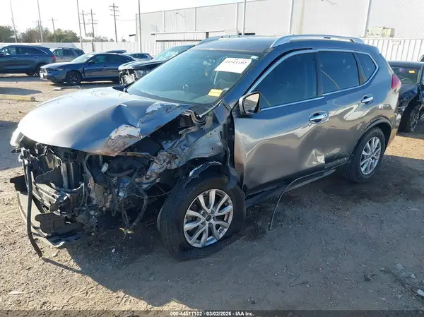 KNMAT2MT7HP606877 2017 NISSAN ROGUE - Image 2