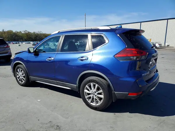 KNMAT2MT7HP607592 2017 NISSAN ROGUE - Image 2