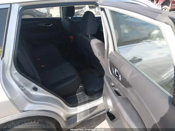 KNMAT2MT7HP608399 2017 NISSAN ROGUE - Image 8