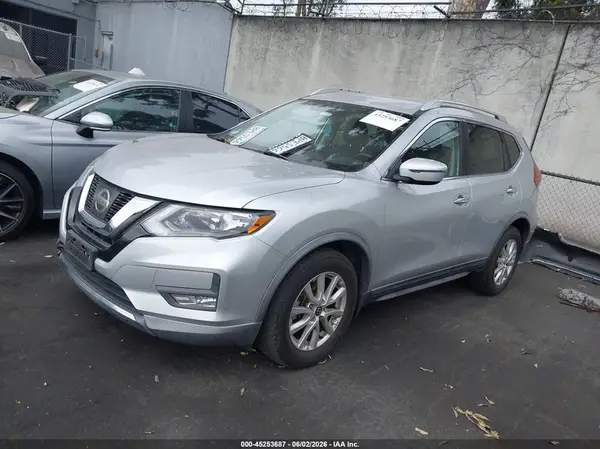 KNMAT2MT7HP610735 2017 NISSAN ROGUE - Image 2