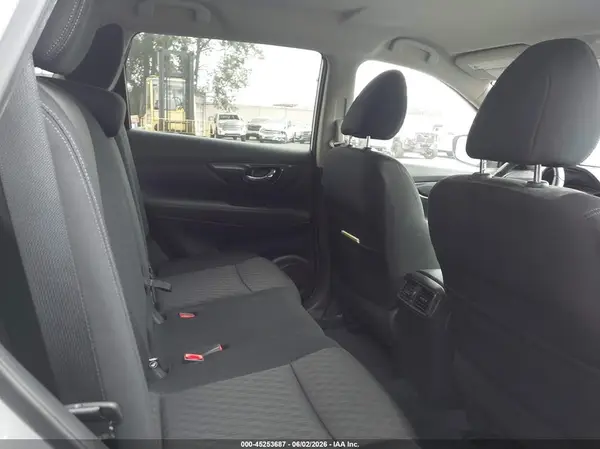 KNMAT2MT7HP610735 2017 NISSAN ROGUE - Image 8