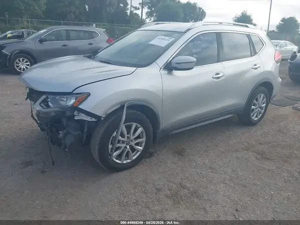 KNMAT2MT7HP611576 2017 NISSAN ROGUE - Image 2