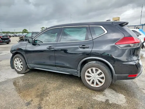 KNMAT2MT7HP615286 2017 NISSAN ROGUE - Image 2