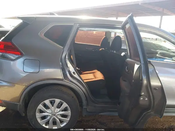 KNMAT2MT7HP617202 2017 NISSAN ROGUE - Image 8