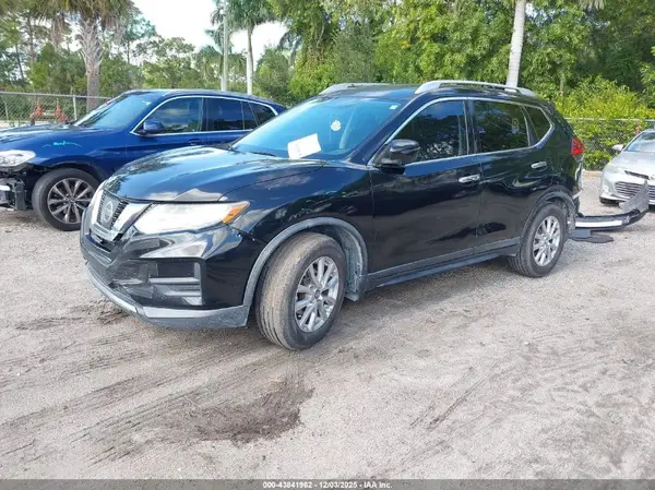 KNMAT2MT7HP619337 2017 NISSAN ROGUE - Image 2