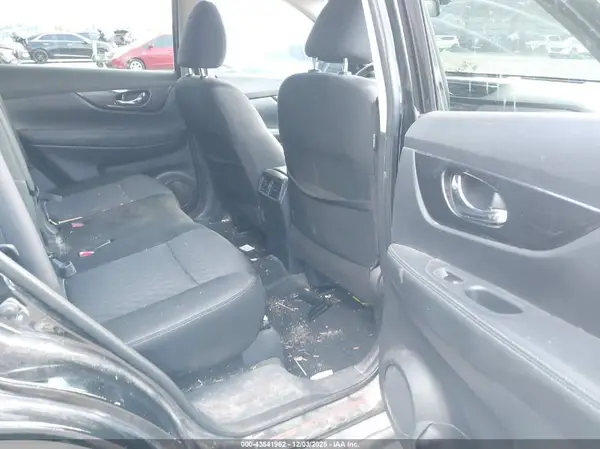KNMAT2MT7HP619337 2017 NISSAN ROGUE - Image 8