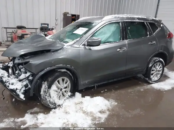 KNMAT2MT7JP503691 2018 NISSAN ROGUE - Image 2
