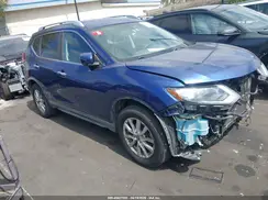 KNMAT2MT7JP527229 2018 NISSAN ROGUE