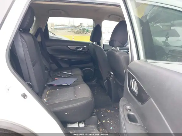 KNMAT2MT7JP527246 2018 NISSAN ROGUE - Image 8