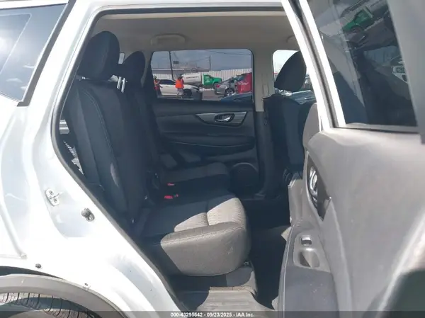 KNMAT2MT7JP529319 2018 NISSAN ROGUE - Image 8