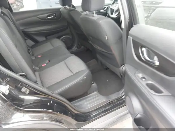KNMAT2MT7JP533984 2018 NISSAN ROGUE - Image 8