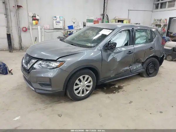 KNMAT2MT7JP540370 2018 NISSAN ROGUE - Image 2