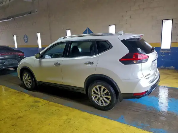 KNMAT2MT7JP544399 2018 NISSAN ROGUE - Image 2