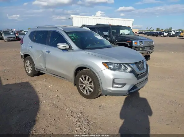 KNMAT2MT7JP546864 2018 NISSAN ROGUE - Image 1