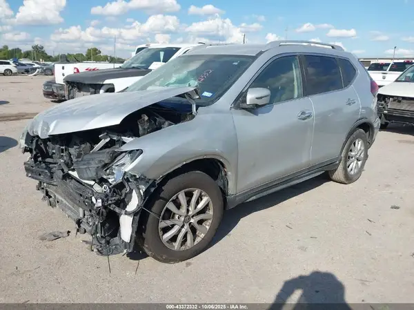 KNMAT2MT7JP548484 2018 NISSAN ROGUE - Image 2