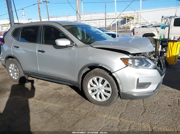 KNMAT2MT7JP558111 2018 NISSAN ROGUE - Image 1