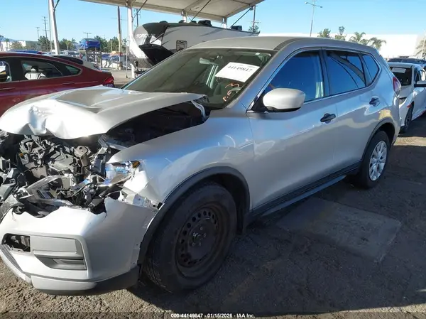 KNMAT2MT7JP558111 2018 NISSAN ROGUE - Image 2