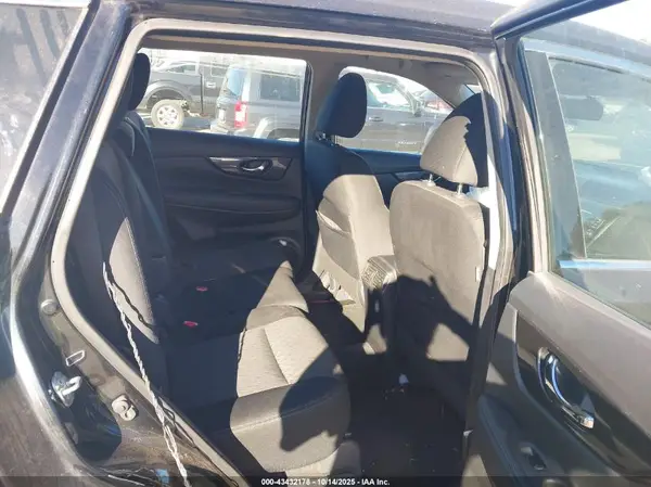 KNMAT2MT7JP559677 2018 NISSAN ROGUE - Image 8