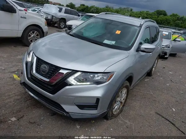 KNMAT2MT7JP565690 2018 NISSAN ROGUE - Image 2
