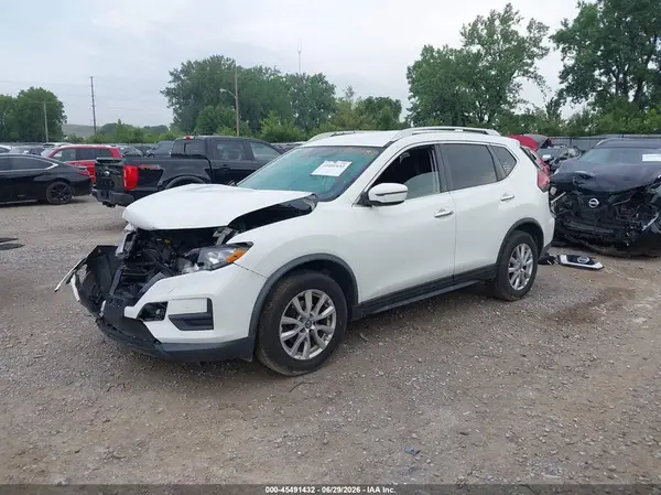 KNMAT2MT7JP570159 2018 NISSAN ROGUE - Image 2
