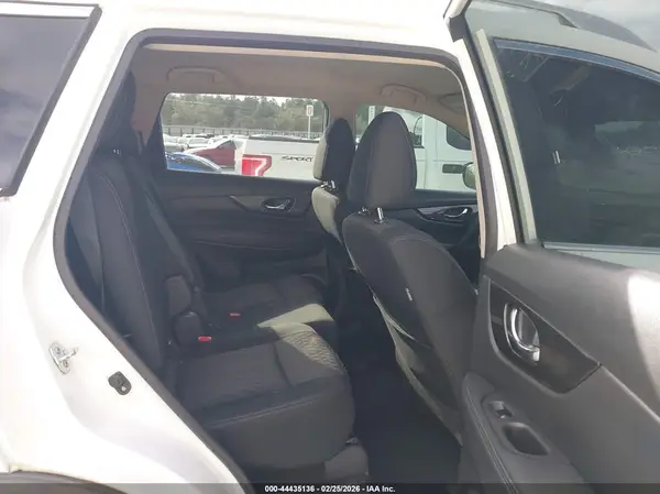 KNMAT2MT7JP572669 2018 NISSAN ROGUE - Image 8