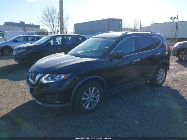 KNMAT2MT7JP581470 2018 NISSAN ROGUE - Image 2