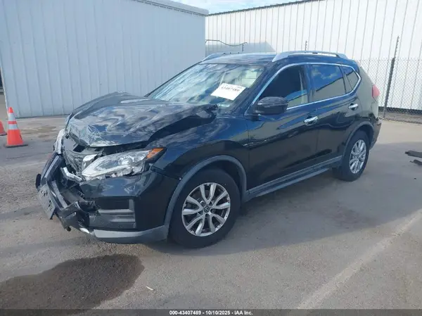 KNMAT2MT7JP585325 2018 NISSAN ROGUE - Image 2