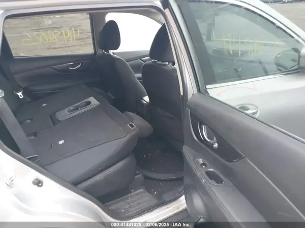 KNMAT2MT7JP589147 2018 NISSAN ROGUE - Image 8