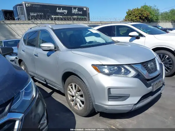 KNMAT2MT7JP590654 2018 NISSAN ROGUE - Image 1