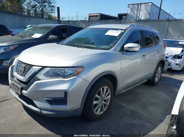 KNMAT2MT7JP590654 2018 NISSAN ROGUE - Image 2