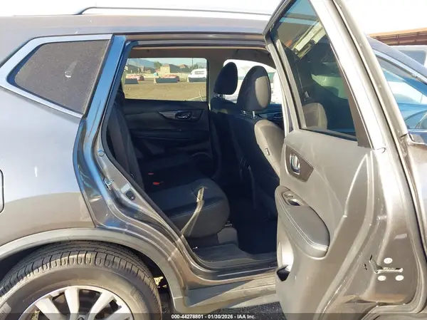 KNMAT2MT7JP600096 2018 NISSAN ROGUE - Image 8