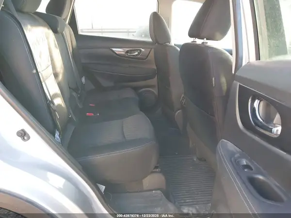 KNMAT2MT7JP601832 2018 NISSAN ROGUE - Image 8