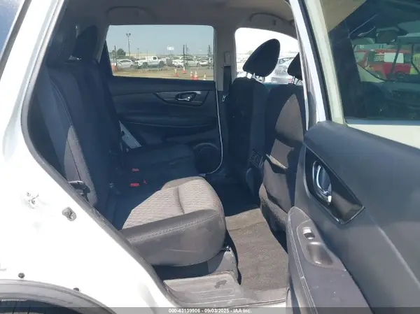 KNMAT2MT7JP608585 2018 NISSAN ROGUE - Image 8