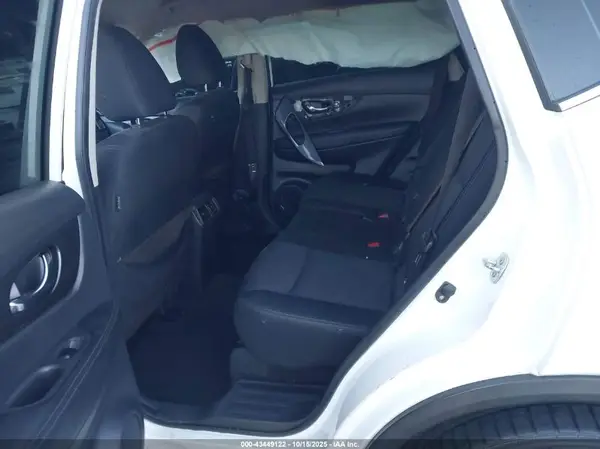 KNMAT2MT7JP610689 2018 NISSAN ROGUE - Image 8