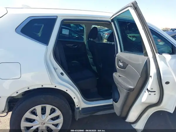KNMAT2MT7JP620882 2018 NISSAN ROGUE - Image 8