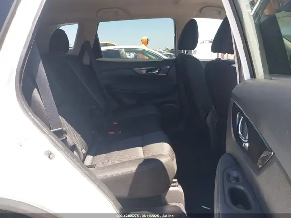 KNMAT2MT7KP557140 2019 NISSAN ROGUE - Image 8