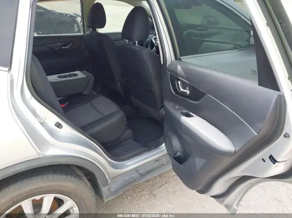 KNMAT2MT7KP558661 2019 NISSAN ROGUE - Image 8