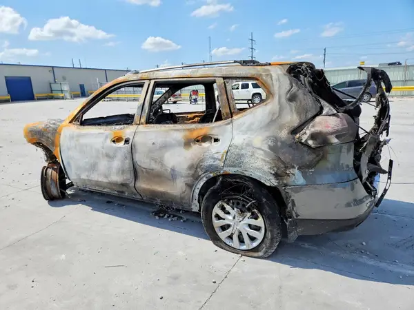 KNMAT2MT8GP681540 2016 NISSAN ROGUE - Image 2