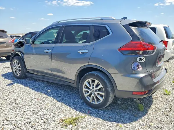 KNMAT2MT8HP501989 2017 NISSAN ROGUE - Image 2