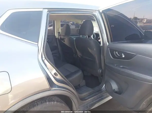 KNMAT2MT8HP506206 2017 NISSAN ROGUE - Image 8