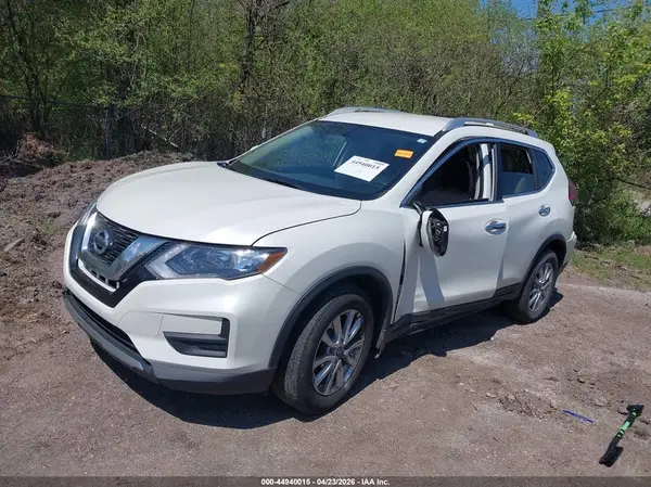 KNMAT2MT8HP511437 2017 NISSAN ROGUE - Image 2