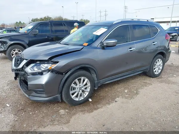 KNMAT2MT8HP523961 2017 NISSAN ROGUE - Image 2