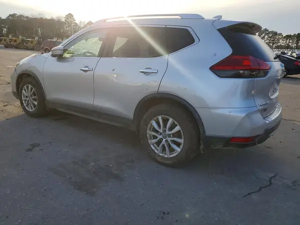 KNMAT2MT8HP526262 2017 NISSAN ROGUE - Image 2