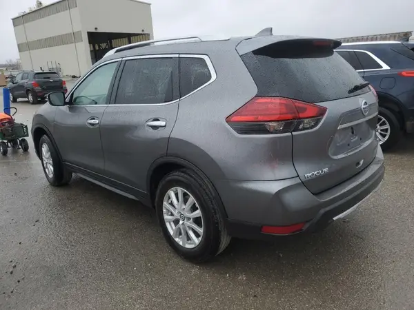 KNMAT2MT8HP526987 2017 NISSAN ROGUE - Image 2