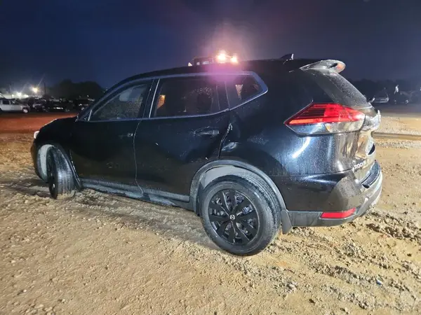 KNMAT2MT8HP536306 2017 NISSAN ROGUE - Image 2