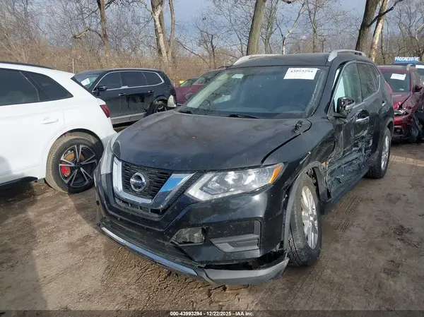 KNMAT2MT8HP539920 2017 NISSAN ROGUE - Image 2