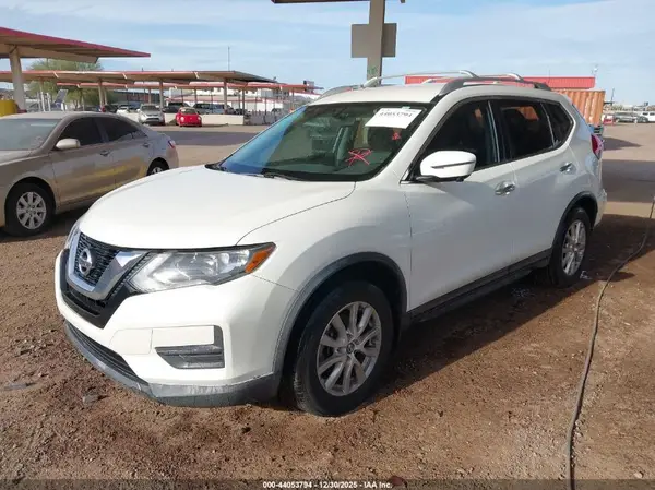 KNMAT2MT8HP543269 2017 NISSAN ROGUE - Image 2