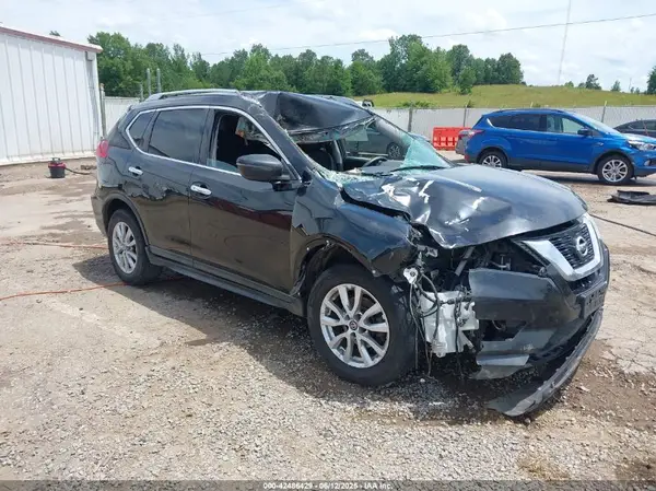 KNMAT2MT8HP547015 2017 NISSAN ROGUE - Image 1