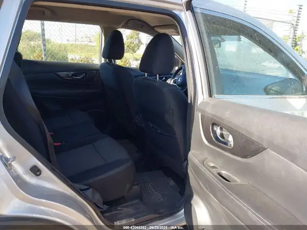 KNMAT2MT8HP553123 2017 NISSAN ROGUE - Image 8